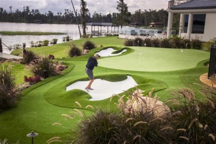 Aqua Golf putting green