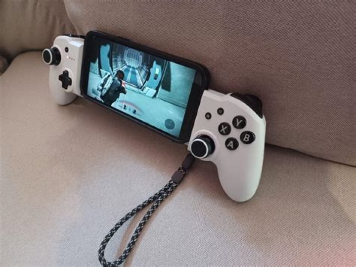 Can I use my smartphone as a controller for XBox One?
