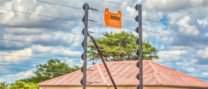 electrified fence in Hero's Pass