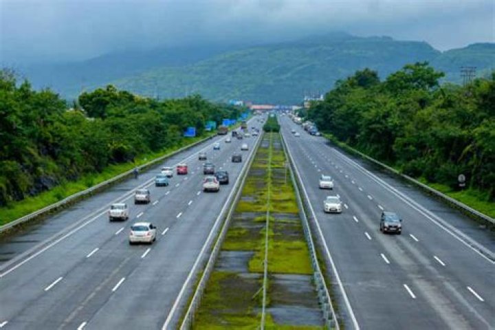 Highway to 6-lane road