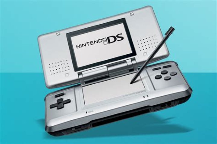 How can you record gameplay from both screens on the Nintendo DS?