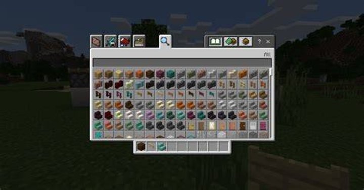 How do I clear my hotbar in Minecraft Bedrock Edition on PC?