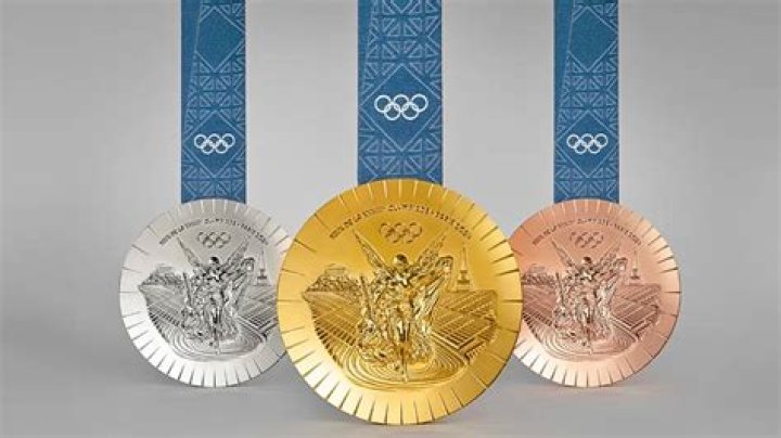 How do I earn medals to award my squaddies?