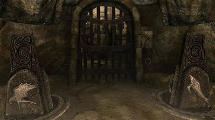 How is the Kolbjorn Barrow rune totems puzzle to-get-a-helmet supposed to be solved?