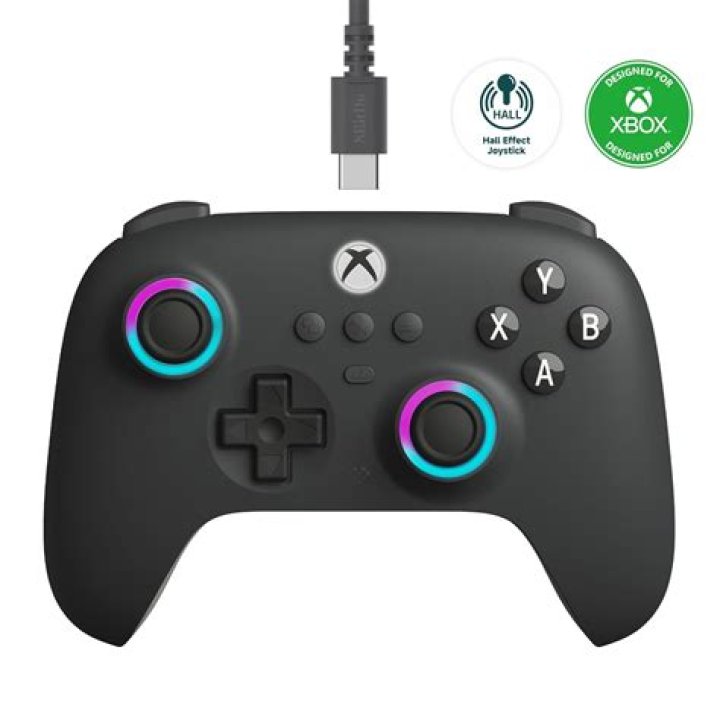 How many wired controllers can be used on an Xbox One X?