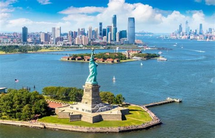 How to access Lady Liberty Island