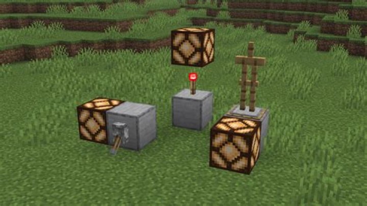 How to control a redstone lamp with command block?