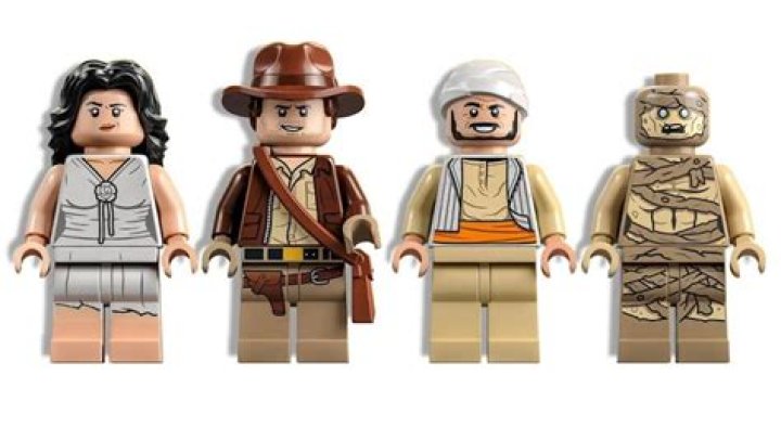 In Lego Indiana Jones, how do I free play with other characters in a useful fashion?