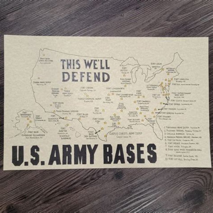 Map showing an army next to a settlement. No "March Stance" or other warnings.