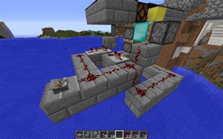 Powering a Redstone Lamp on top of a Piston