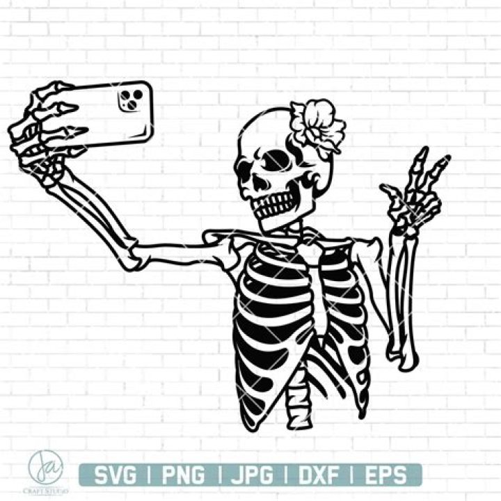 Selfie with the skeleton head that the bone key gives you