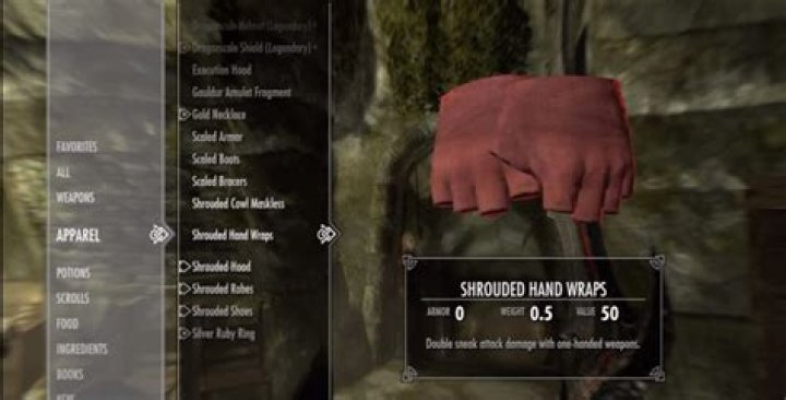 Shrouded Gloves item in the Creation Kit, with the MagicDisallowEnchanting keyword highlighted