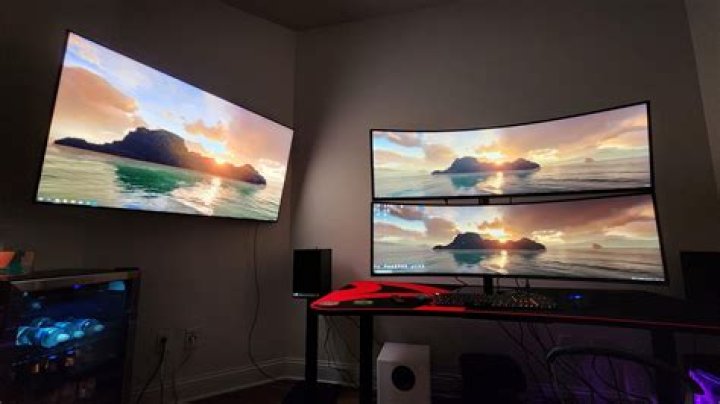 Total war series with a dual monitor setup