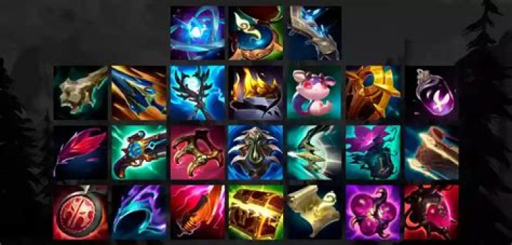 What are "legendary" items in League of Legends?