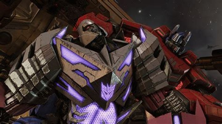 What does the DLC in Fall of Cybertron add?