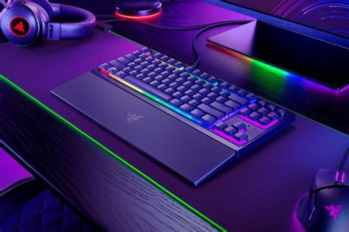 What game is featured in the Razer Ornata Chroma Ad
