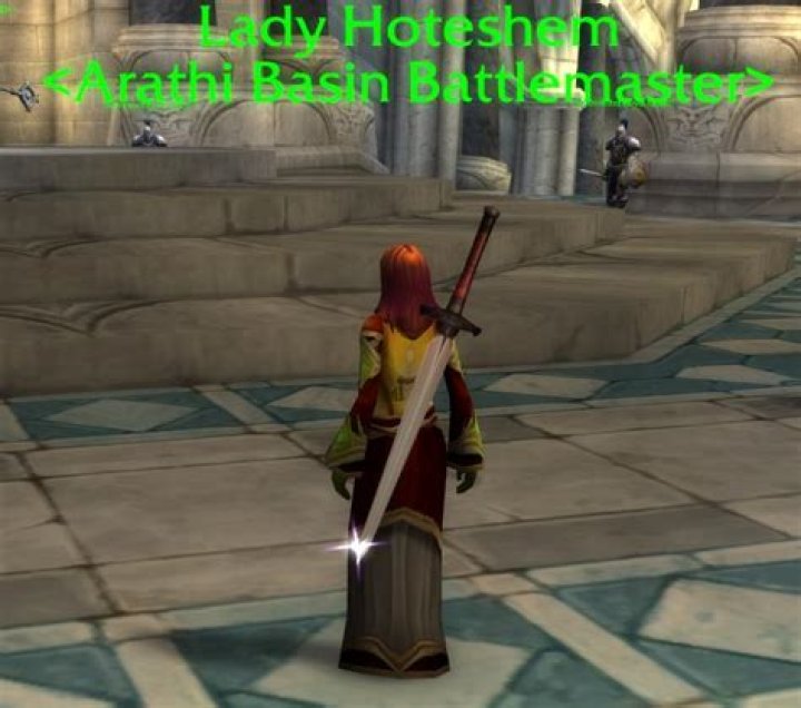 What sword does Lady Hoteshem have in WoW?